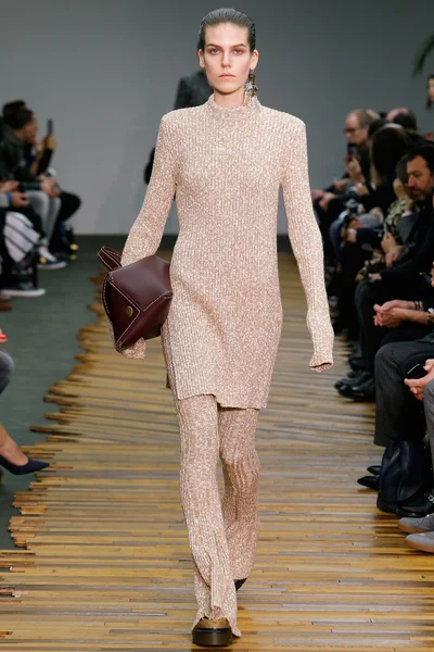 Look 19